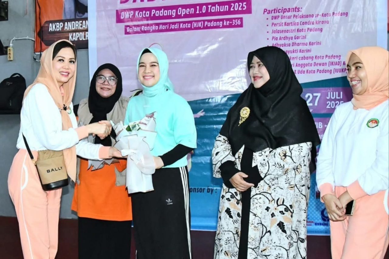 semarakkan-hjk-ke-356,-dwp-kota-padang-gelar-turnamen-badminton-open-1.0-tahun-2025 semarakkan-hjk-ke-356,-dwp-kota-padang-gelar-turnamen-badminton-open-1.0-tahun-2025