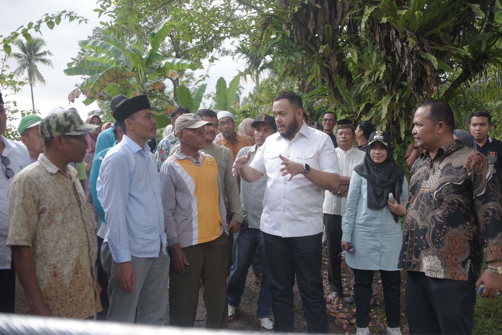 warga-koto-luar-pauh-sampaikan-aspirasi-pelebaran-jalan-pada-wako-fadly-amran warga-koto-luar-pauh-sampaikan-aspirasi-pelebaran-jalan-pada-wako-fadly-amran