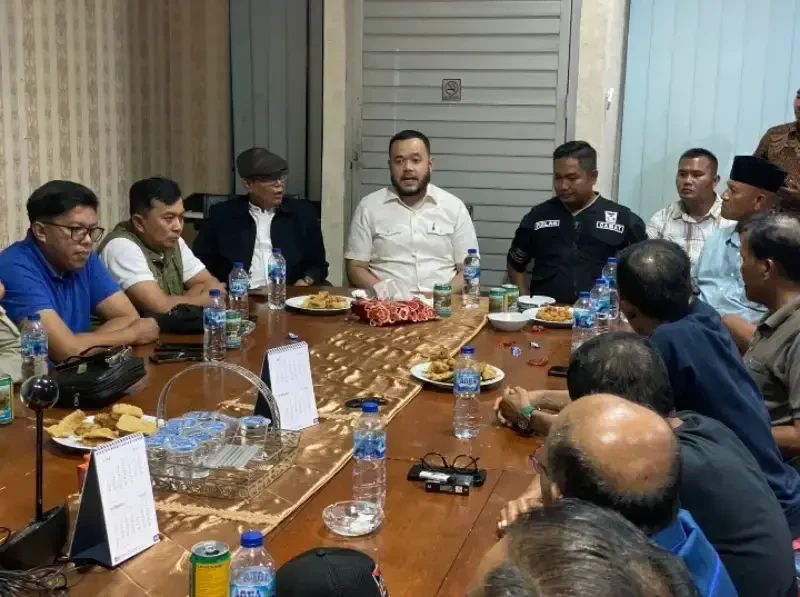 mediasi-kericuhan-di-padang-sarai,-walikota-fadly-amran-tegaskan-bukan-persoalan-sara mediasi-kericuhan-di-padang-sarai,-walikota-fadly-amran-tegaskan-bukan-persoalan-sara