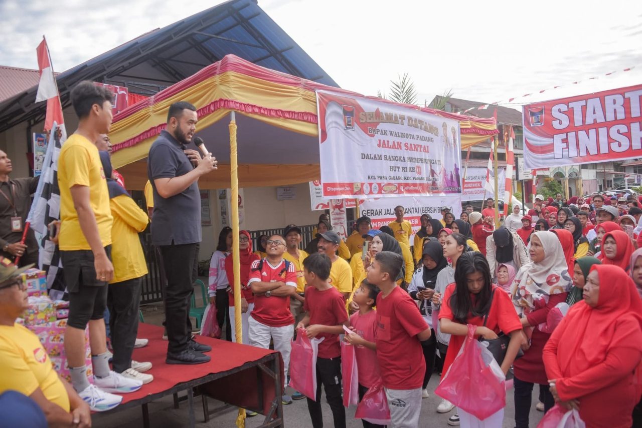 wali-kota-padang-lepas-gerak-jalan-santai-dan-aksi-bersih-lingkungan-di-pasar-gadang