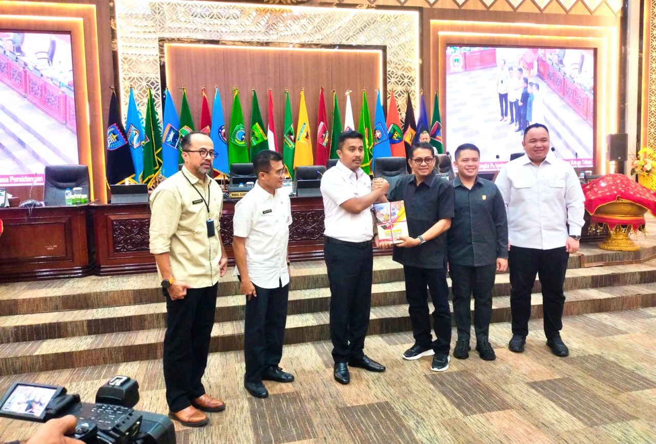 dprd-sumbar-gelar-rapat-paripurna-penyampaian-hasil-reses-dan-laporan-kinerja-anggota-dewan dprd-sumbar-gelar-rapat-paripurna-penyampaian-hasil-reses-dan-laporan-kinerja-anggota-dewan