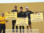 wako-fadly-amran-apresiasi-atlet-kota-padang-raih-juara-pertama-half-marathon-21-km-di-bali