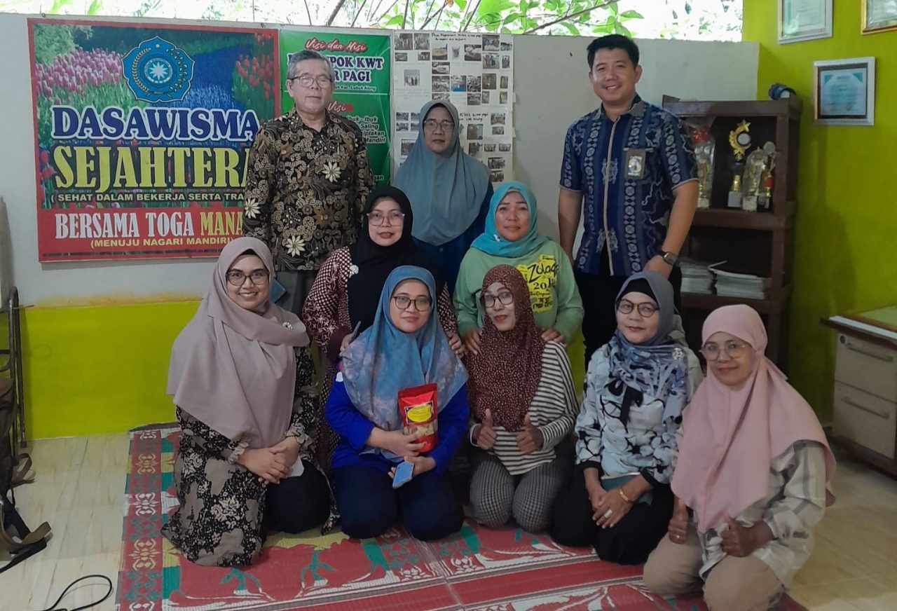 gelar-pelatihan-digitalisasi-marketing-umkm-pangan,-tim-dosen-politeknik-ati-padang-perkuat-pemasaran-dan-daya-saing-produk-kwt-sinar-pagi gelar-pelatihan-digitalisasi-marketing-umkm-pangan,-tim-dosen-politeknik-ati-padang-perkuat-pemasaran-dan-daya-saing-produk-kwt-sinar-pagi