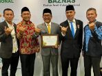 bupati-john-kenedy-azis  raih-baznas-award-2025