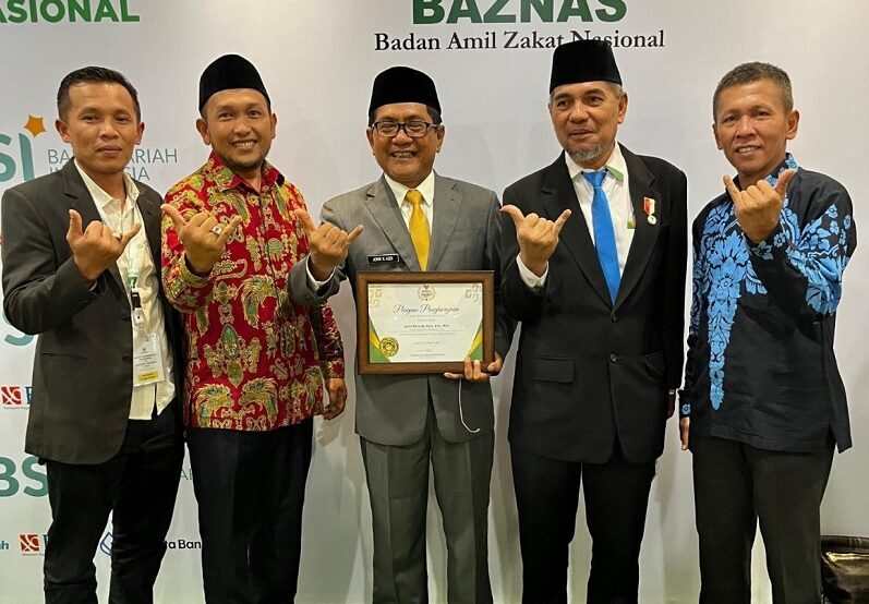 bupati-john-kenedy-azis raih-baznas-award-2025 bupati-john-kenedy-azis raih-baznas-award-2025