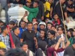 aksi-ribuan-pendemo-di-dprd-sumbar-berlangsung-damai,-wagub-vasko-apresiasi 