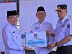 pemko-padang-bantu-kebakaran-pasar-payakumbuh-sebesar-rp182-juta