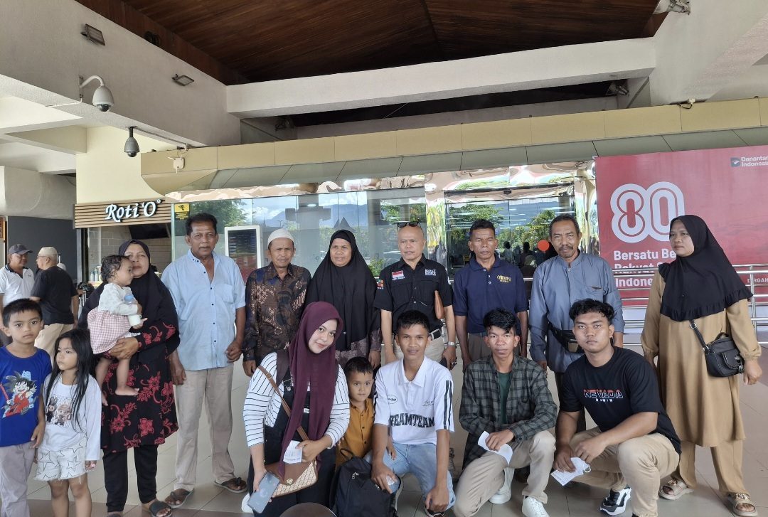 dpw-apkasindo-sumbar-lepas-penerima-beasiswa-sdm-sawit-2025-ke-politeknik-aceh dpw-apkasindo-sumbar-lepas-penerima-beasiswa-sdm-sawit-2025-ke-politeknik-aceh