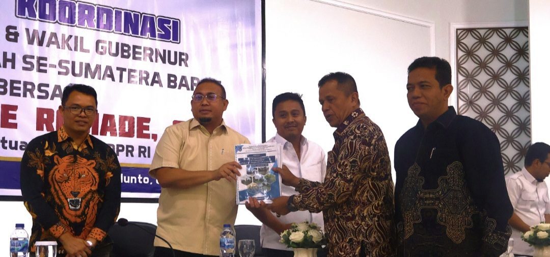 ikuti-rakor-bersama-andre-rosiade-dan-wagub-di-sawahlunto,-wawako-elzadaswarman-harapkan-pemulihan-pasar ikuti-rakor-bersama-andre-rosiade-dan-wagub-di-sawahlunto,-wawako-elzadaswarman-harapkan-pemulihan-pasar