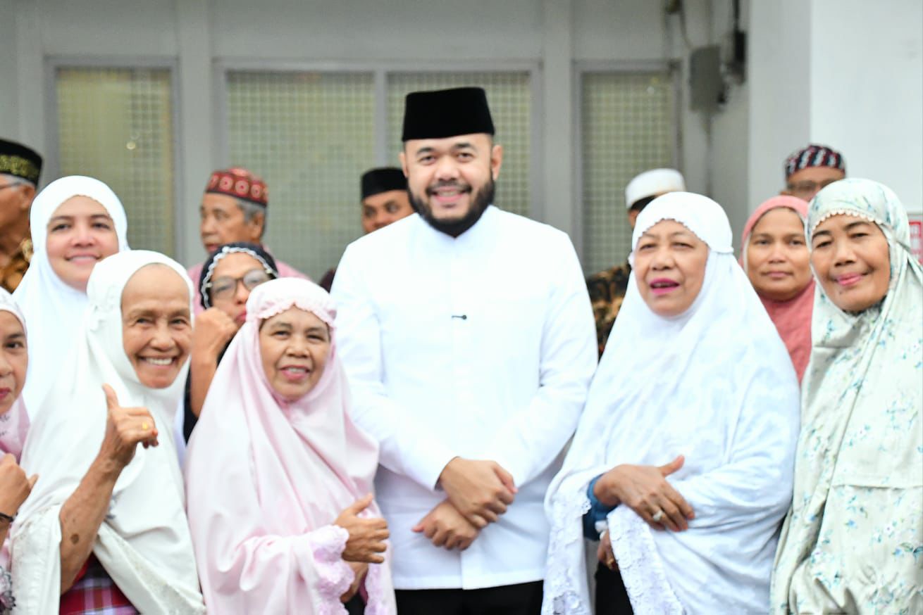 wako-fadly-amran-pimpin-subuh-mubarokah-di-masjid-at-taubah-parak-laweh wako-fadly-amran-pimpin-subuh-mubarokah-di-masjid-at-taubah-parak-laweh