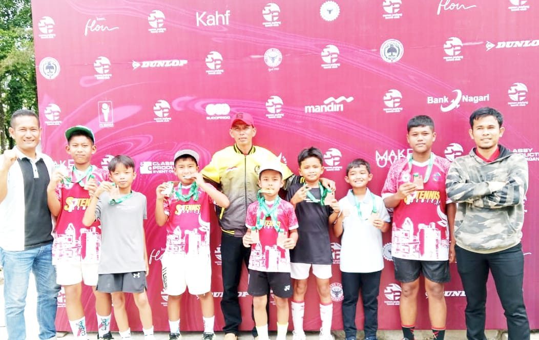 tim-tenis-pessel-raih-1-emas-dan-1-perak-serta-8-perunggu-di-kejurnas-tenis-junior-tdp-semen-padang tim-tenis-pessel-raih-1-emas-dan-1-perak-serta-8-perunggu-di-kejurnas-tenis-junior-tdp-semen-padang