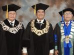 dekan-ft-unand-prof-is-prima-nanda-jadi-tamu-kehormatan-rektor-heri-hermansyah-di-wisuda-ui