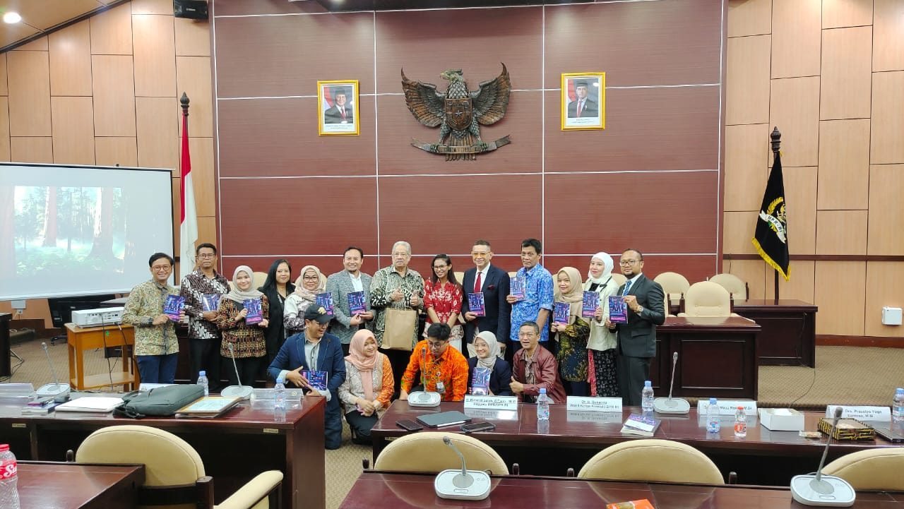 seminar-buku-prosumenesia,-rahmat-saleh-:-generasi-muda-aktor-demokrasi seminar-buku-prosumenesia,-rahmat-saleh-:-generasi-muda-aktor-demokrasi