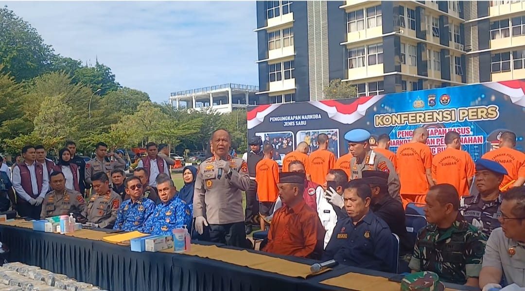 kapolda-sumbar-pimpin-langsung-pemusnahan-49-paket-sabu-dan-50-kg-ganja kapolda-sumbar-pimpin-langsung-pemusnahan-49-paket-sabu-dan-50-kg-ganja