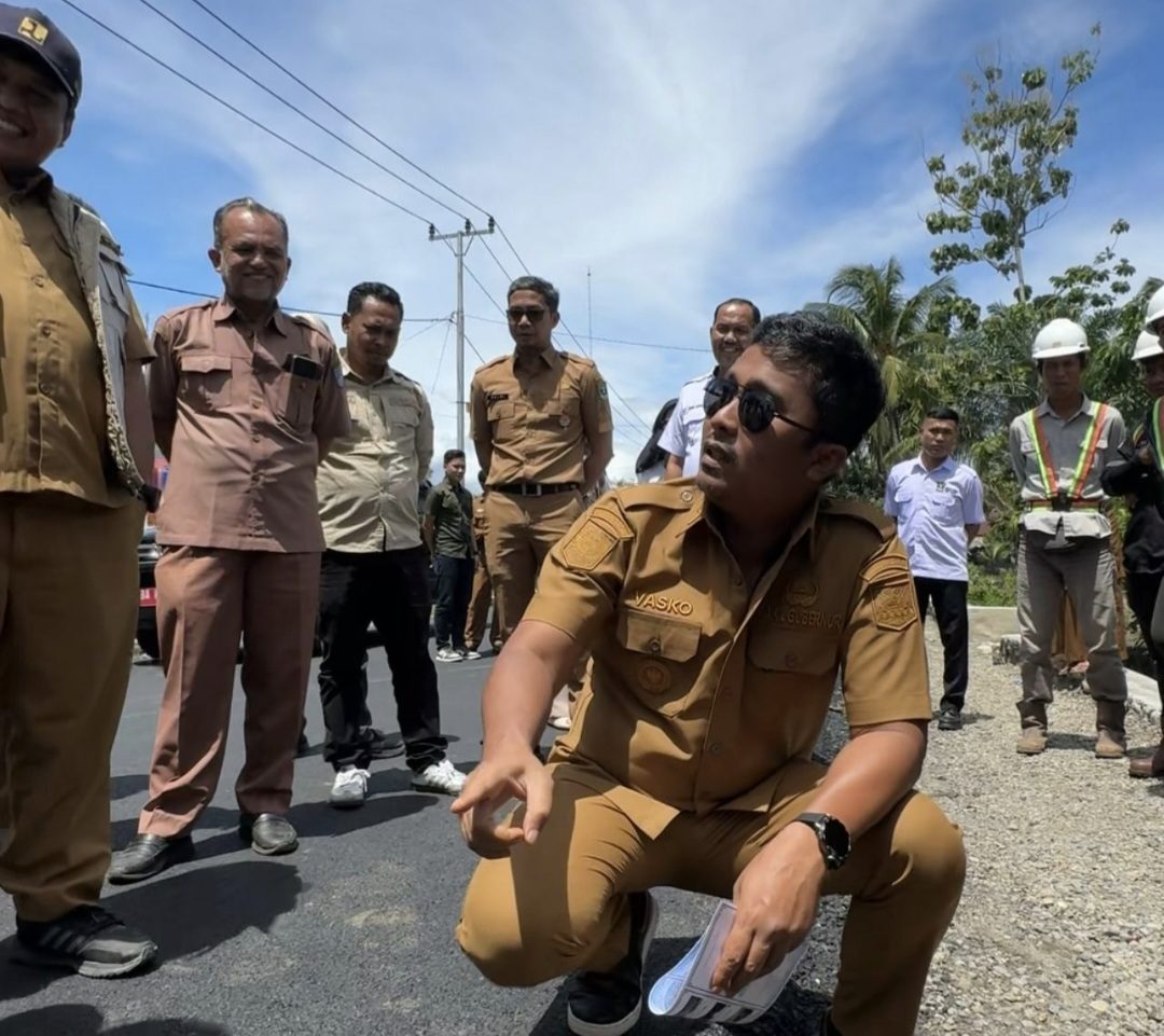 tinjau-pembangunan-jalan-di-maligi,-wagub-minta-kualitas-proyek-tidak-dikurangi tinjau-pembangunan-jalan-di-maligi,-wagub-minta-kualitas-proyek-tidak-dikurangi