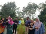 peduli-kebutuhan-masyarakat,-nevi-zuairina:-pasang-lampu-jalan-di-padang-rajo