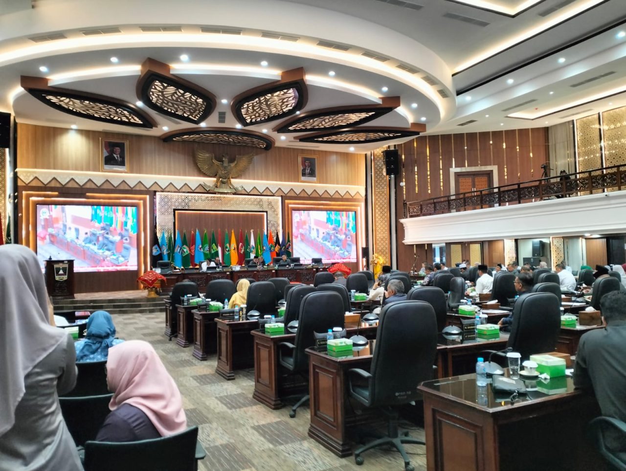 dprd-dan-pemprov-sumbar-tetapkan-kua-ppas-tahun-2026-dalam-rapat-paripurna dprd-dan-pemprov-sumbar-tetapkan-kua-ppas-tahun-2026-dalam-rapat-paripurna