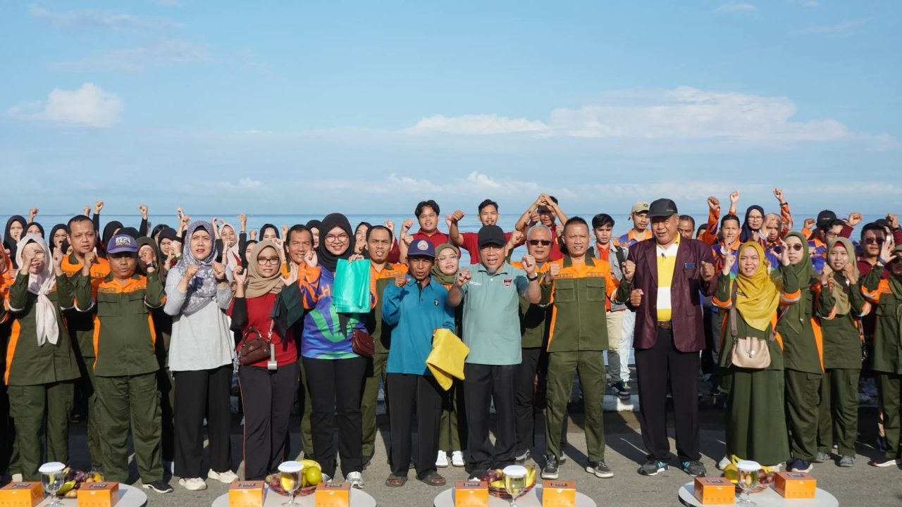 aksi-bersih-pantai-padang-warnai-world-cleanup-day-2025,-dihadiri-wawako-maigus-nasir aksi-bersih-pantai-padang-warnai-world-cleanup-day-2025,-dihadiri-wawako-maigus-nasir