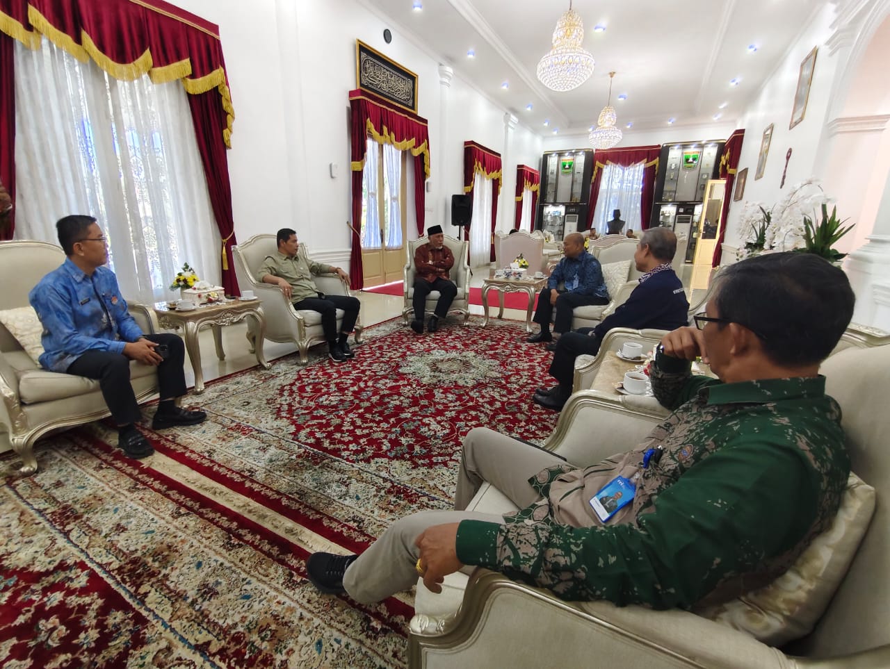 gubernur-mahyeldi:-media-penghubung-komunikasi-pemerintah-dengan-masyarakat gubernur-mahyeldi:-media-penghubung-komunikasi-pemerintah-dengan-masyarakat