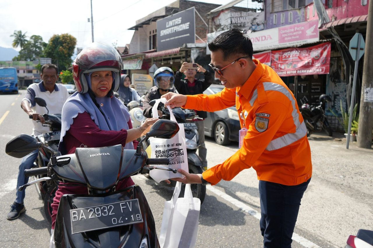 tekan-angka-kecelakaan,-kai-gencar-edukasi-masyarakat-di-perlintasan-ka tekan-angka-kecelakaan,-kai-gencar-edukasi-masyarakat-di-perlintasan-ka