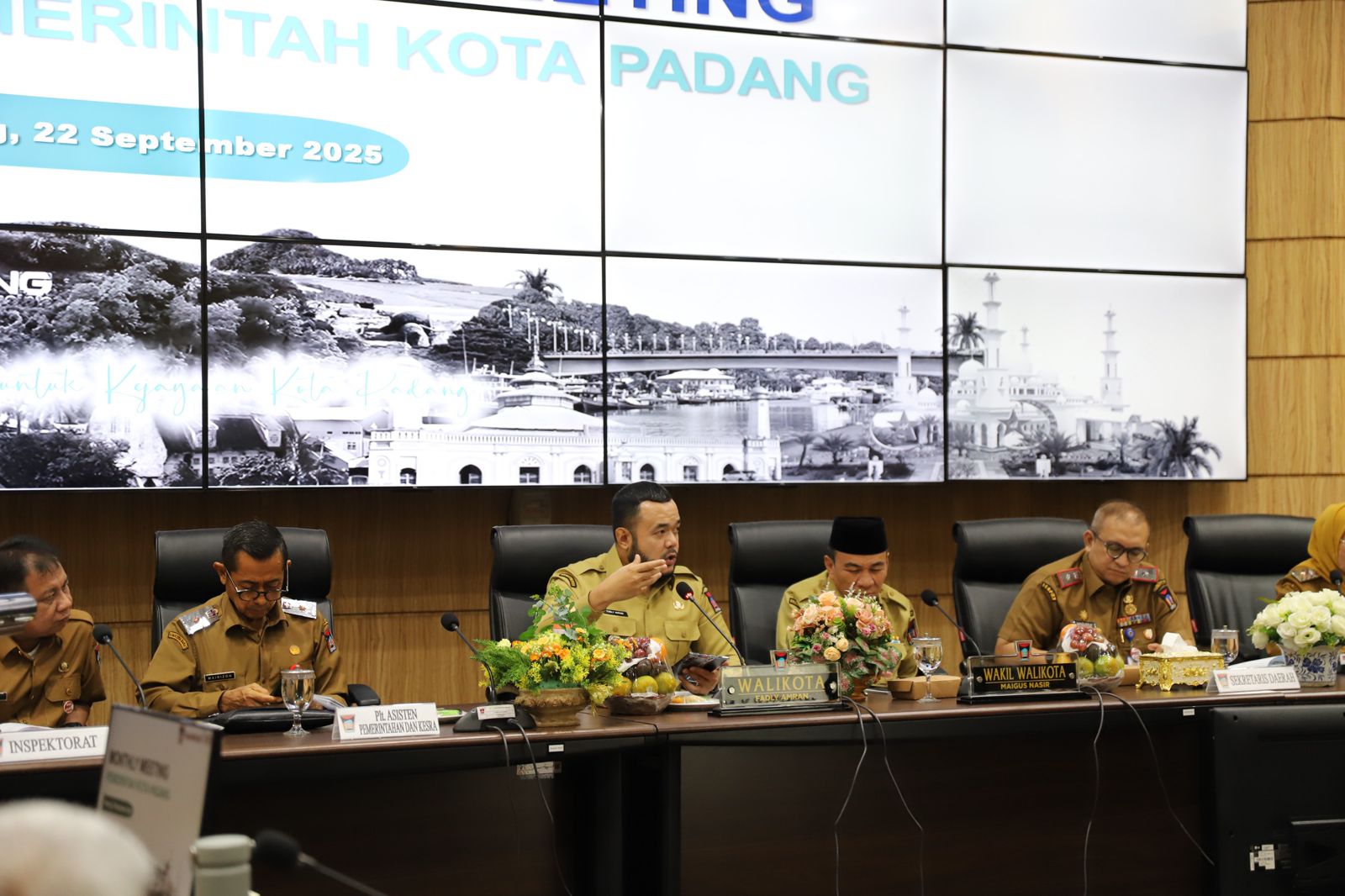 wako-fadly-amran-pimpin-rapat-bulanan-pemko-padang wako-fadly-amran-pimpin-rapat-bulanan-pemko-padang