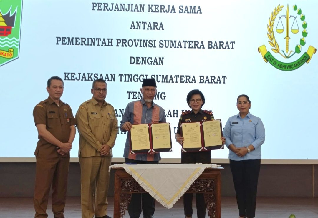 pemprov-sumbar-dan-kejati-sumbar-teken-mou,-penanganan-bidang-perdata-dan-tun pemprov-sumbar-dan-kejati-sumbar-teken-mou,-penanganan-bidang-perdata-dan-tun