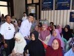 wali-kota-payakumbuh-zulmaeta-serahkan-bantuan-asistensi-rehabilitasi-sosial-tahap-ii