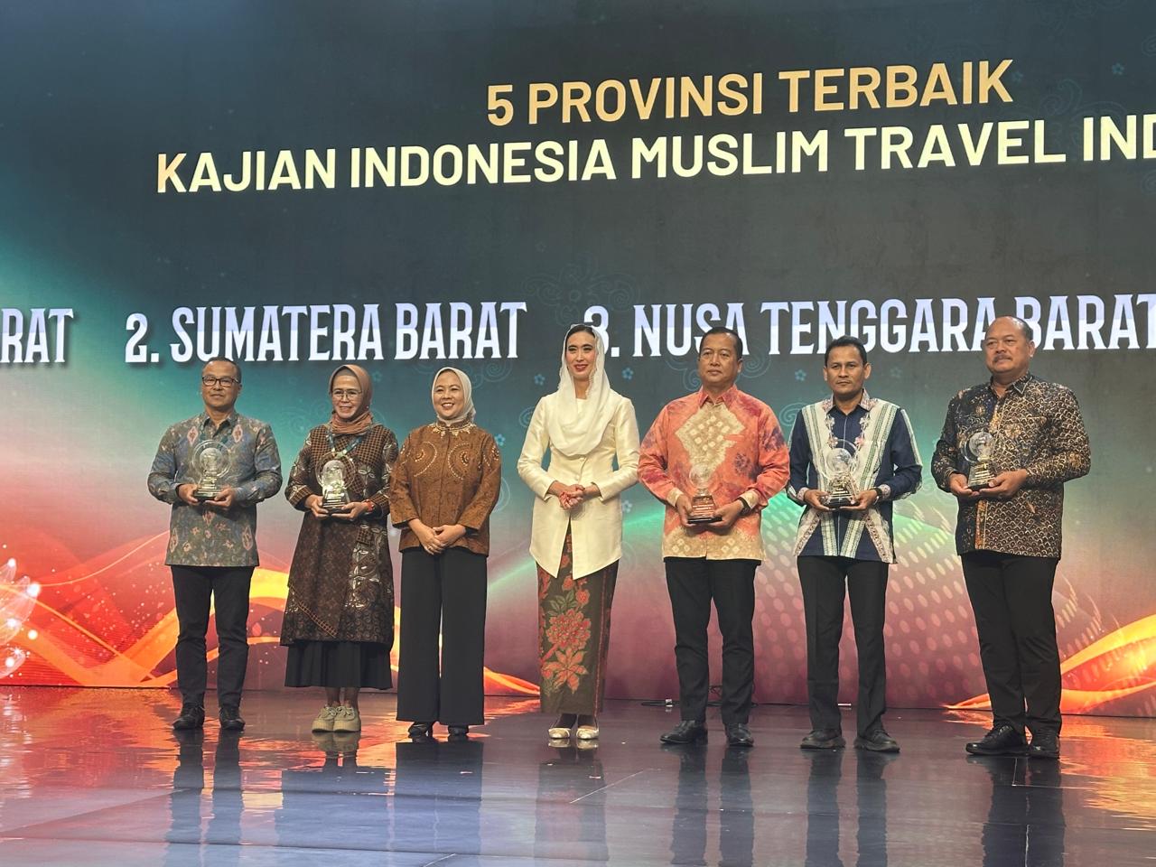 membanggakan,-sumbar-raih-dua-penghargaan-bergengsi-di-indonesia-muslim-travel-index-2025 membanggakan,-sumbar-raih-dua-penghargaan-bergengsi-di-indonesia-muslim-travel-index-2025