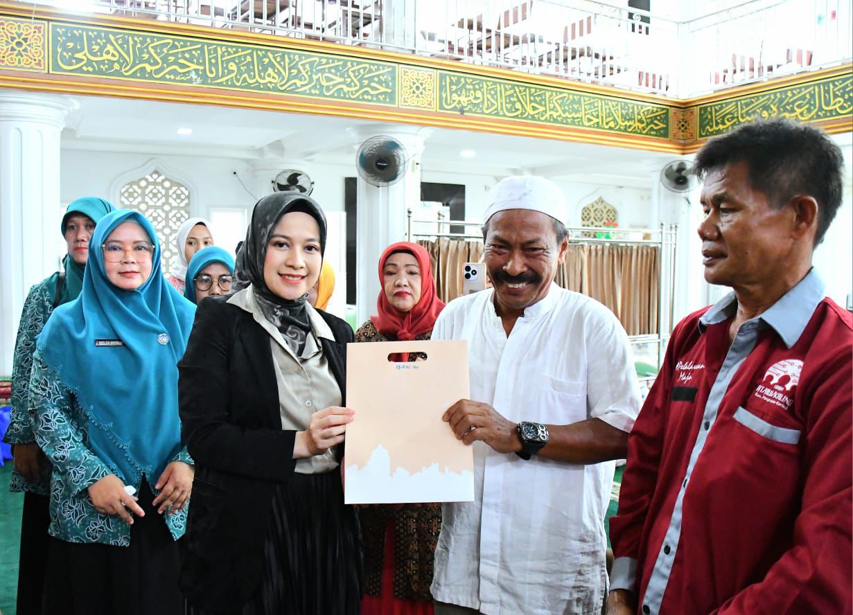 tp-pkk-dan-dwp-kota-padang-salurkan-bantuan-pada-korban-kebakaran-di-pemancungan tp-pkk-dan-dwp-kota-padang-salurkan-bantuan-pada-korban-kebakaran-di-pemancungan
