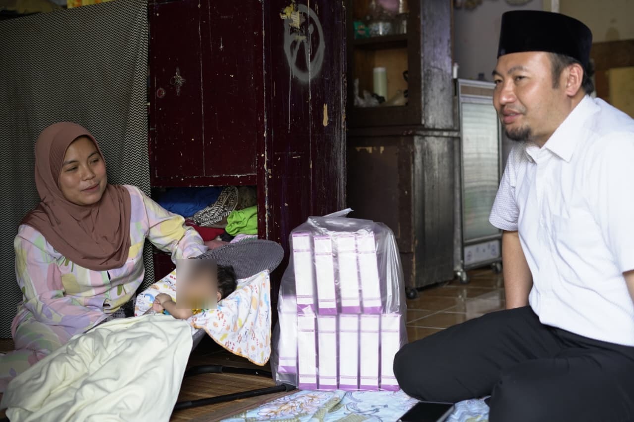 kisah-mengharukan-di-sawahan-saat-rahmat-saleh-kunjungi-anak-penderita-jantung-bocor kisah-mengharukan-di-sawahan-saat-rahmat-saleh-kunjungi-anak-penderita-jantung-bocor