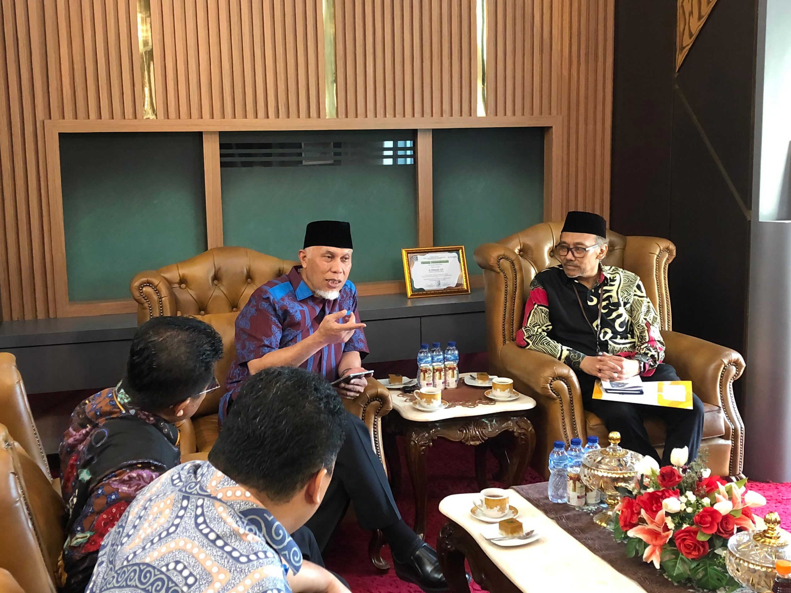 gubernur-mahyeldi-bahas-pertumbuhan-ekonomi-bersama-bps-sumbar gubernur-mahyeldi-bahas-pertumbuhan-ekonomi-bersama-bps-sumbar