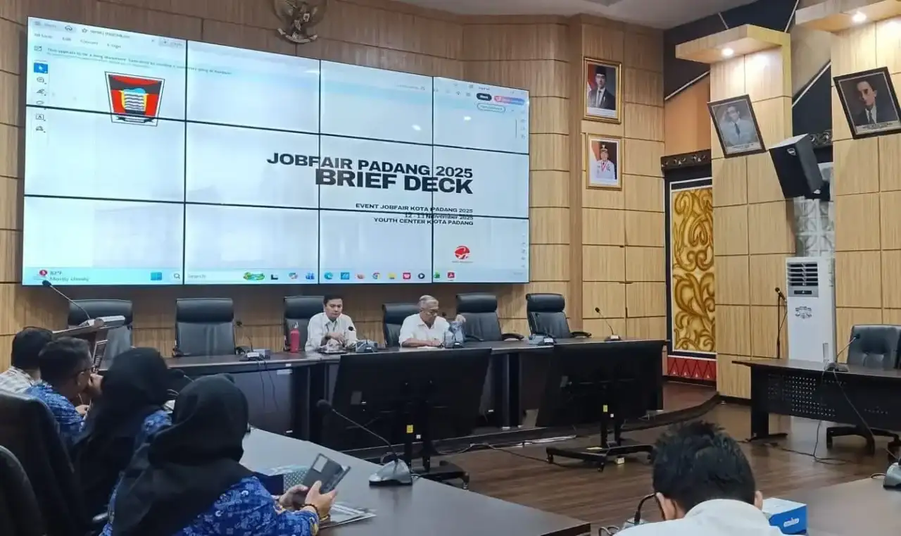 padang-job-fair-2025-masih-sepi-peminat,-yuk-buka-aplikasi-“padang-mobile” padang-job-fair-2025-masih-sepi-peminat,-yuk-buka-aplikasi-“padang-mobile”
