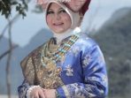 hj.-nevi-zuairina-bangga,-perempuan-minang-rahmah-el-yunusiyyah-dianugerahi-gelar-pahlawan-nasional