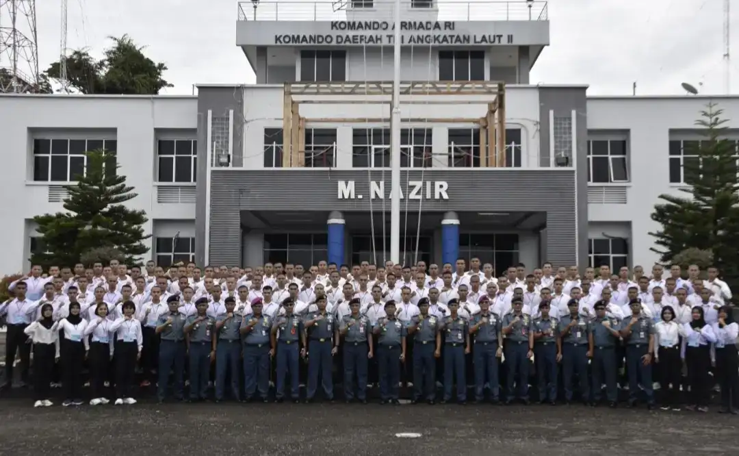 berangkat-pantukhirpus-ke-malang,-120-orang-calon-siswa-prajurit-tni-al-mendapat-pengarahan-dankodaeral-ii berangkat-pantukhirpus-ke-malang,-120-orang-calon-siswa-prajurit-tni-al-mendapat-pengarahan-dankodaeral-ii