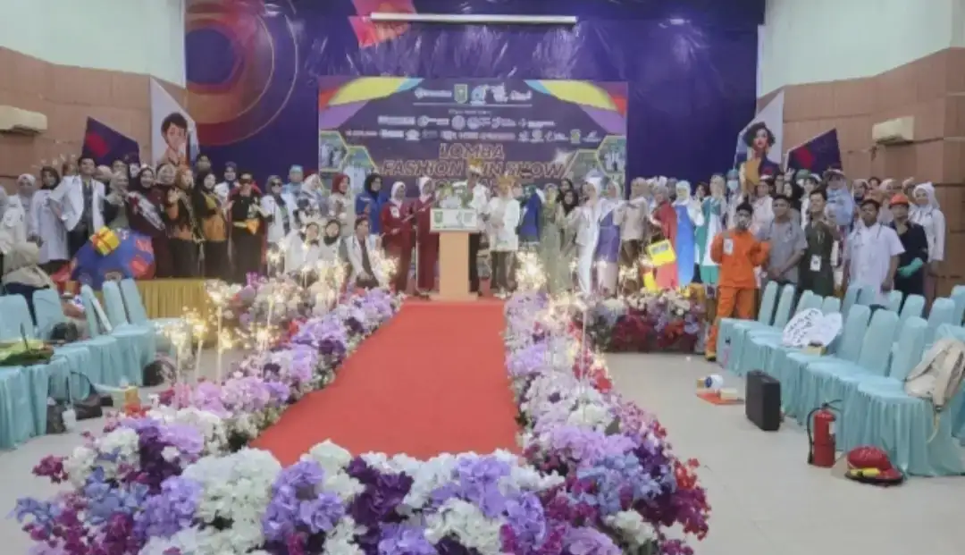 peringati-hkn-ke-61,-dinkes-provinsi-riau-gelar-fashion-show-nakes-dan-bazar