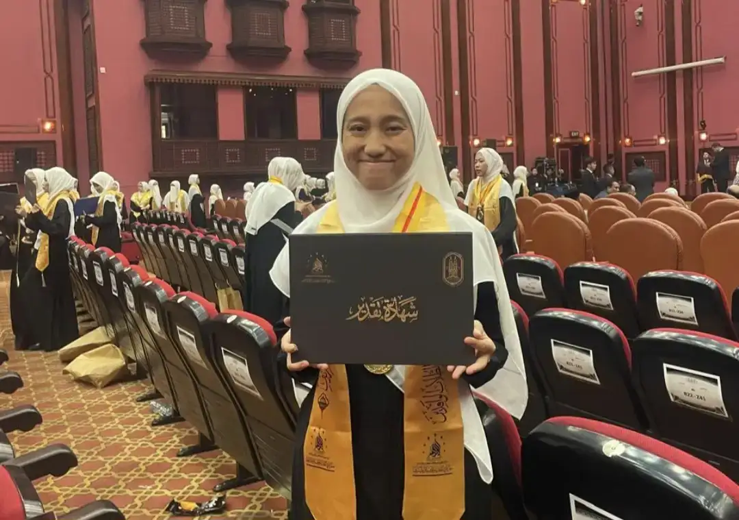 gadis-minang-dari-tanjung-alai-nagari-ganggo-hilia-bonjol-diwisuda-di-university-al-azhar-kairo-mesir gadis-minang-dari-tanjung-alai-nagari-ganggo-hilia-bonjol-diwisuda-di-university-al-azhar-kairo-mesir