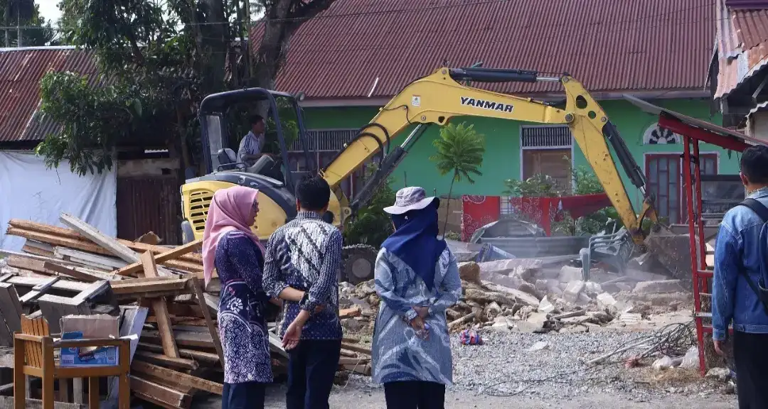 pemko-payakumbuh-tertibkan-bangunan-tanpa-izin-di-jalan-imam-bonjol-dan-padangdata-tanahmati pemko-payakumbuh-tertibkan-bangunan-tanpa-izin-di-jalan-imam-bonjol-dan-padangdata-tanahmati