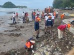 ikon-pariwisata-padang,-kolaborasi-lintas-sektoral-bersihkan-pantai-air-manis