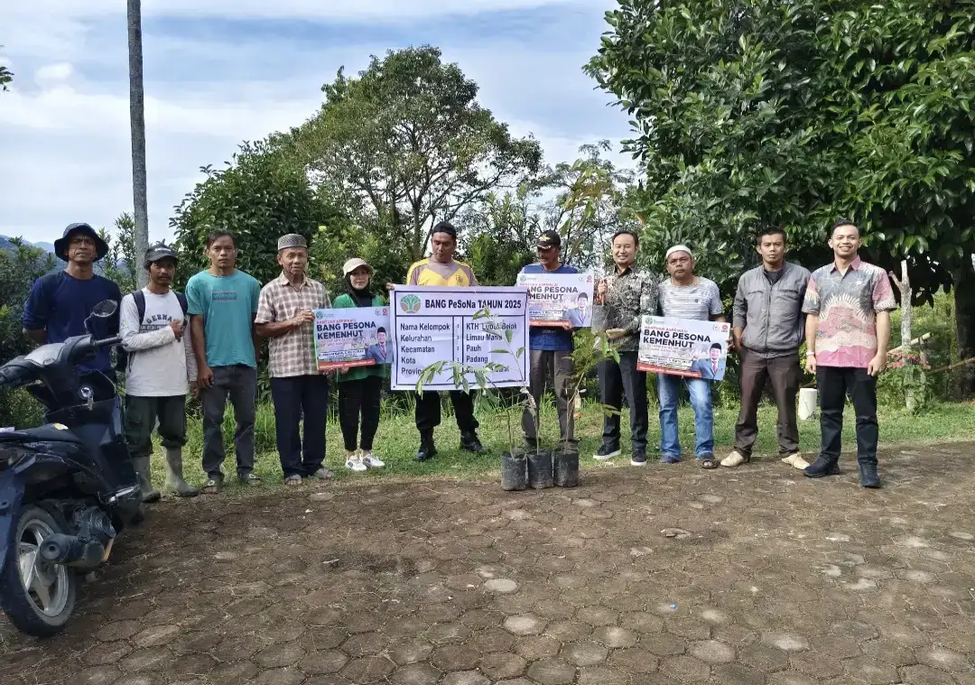 rahmat-saleh-gerakkan-petani-lubuk-belok-bangun-ekowisata,-bantu-ratusan-bibit-durian-premium