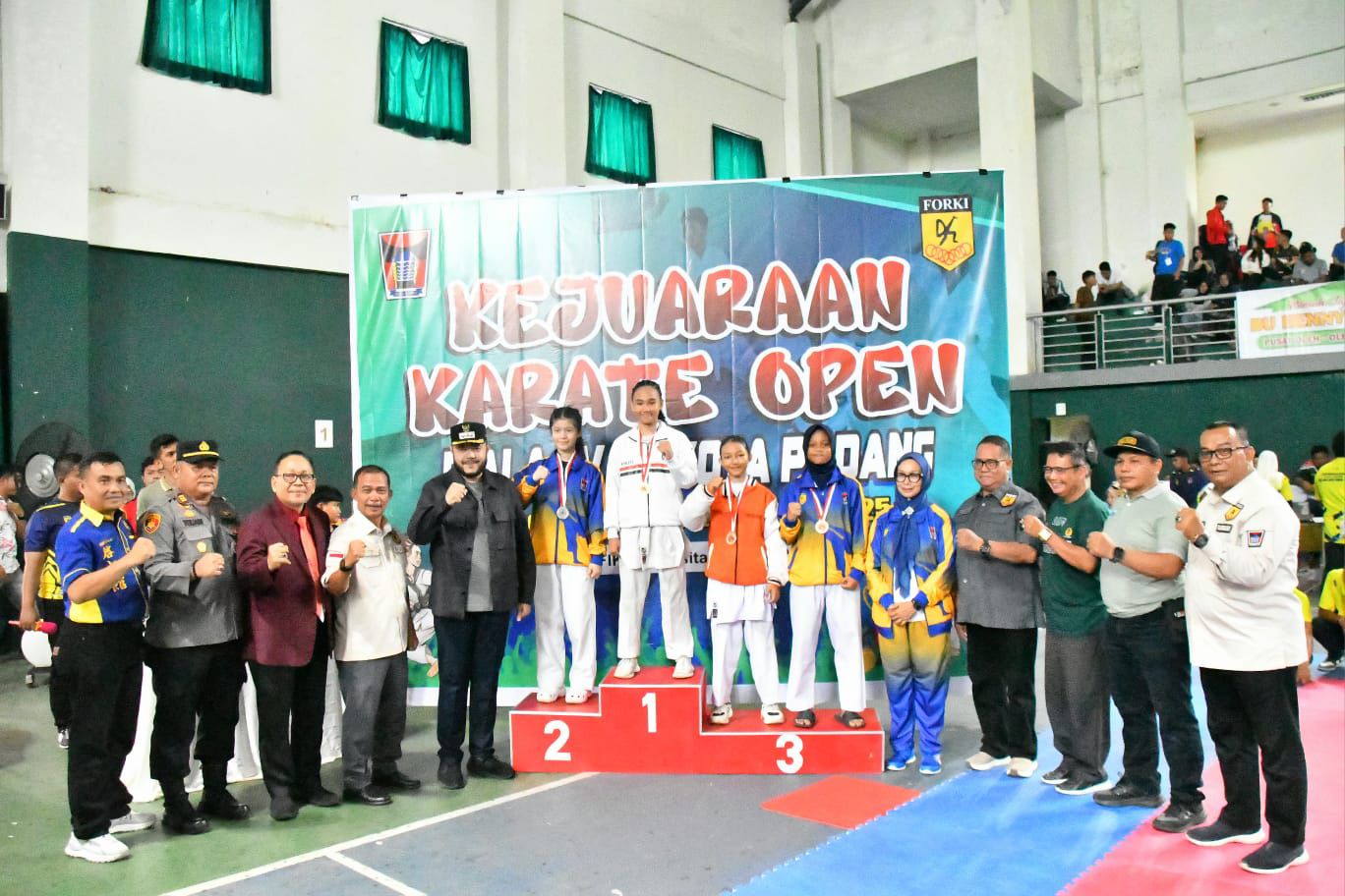fadly-amran-tutup-kejuaraan-karate-open-piala-wali-kota-padang-2025 fadly-amran-tutup-kejuaraan-karate-open-piala-wali-kota-padang-2025