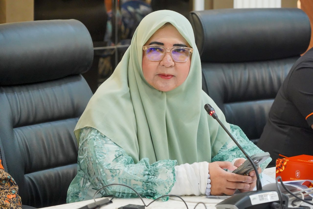 nevi-zuairina-terus-dukung-kegiatan-konstituennya-di-dapil-sumbar-ii