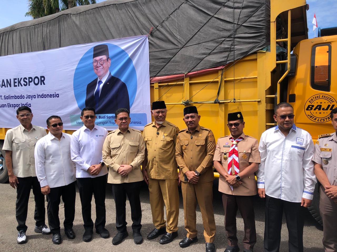 kekuatan-ekspor-baru-dari-sumbar, mendag-lepas-27-ton-gambir-ke-india kekuatan-ekspor-baru-dari-sumbar, mendag-lepas-27-ton-gambir-ke-india