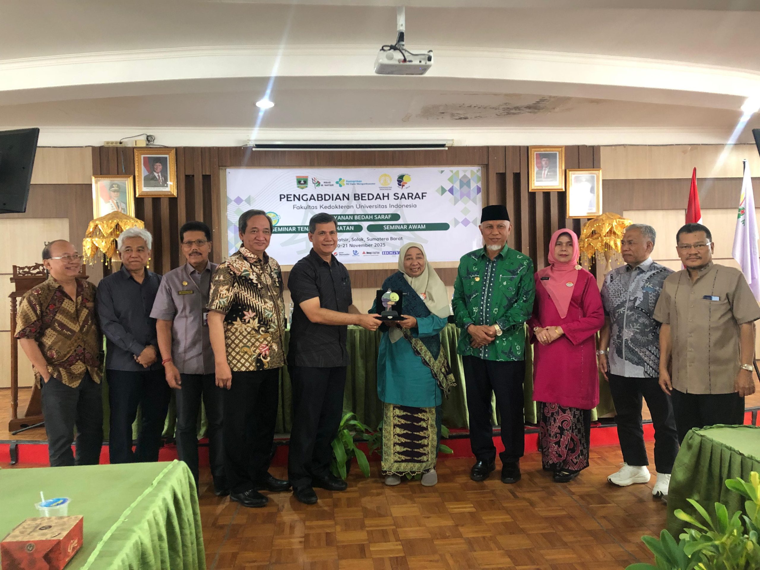 gubernur-mahyeldi-sambut-baik-pengabdian-bedah-saraf-fkui–rscm-di-rsud-m.-natsir-solok gubernur-mahyeldi-sambut-baik-pengabdian-bedah-saraf-fkui–rscm-di-rsud-m.-natsir-solok