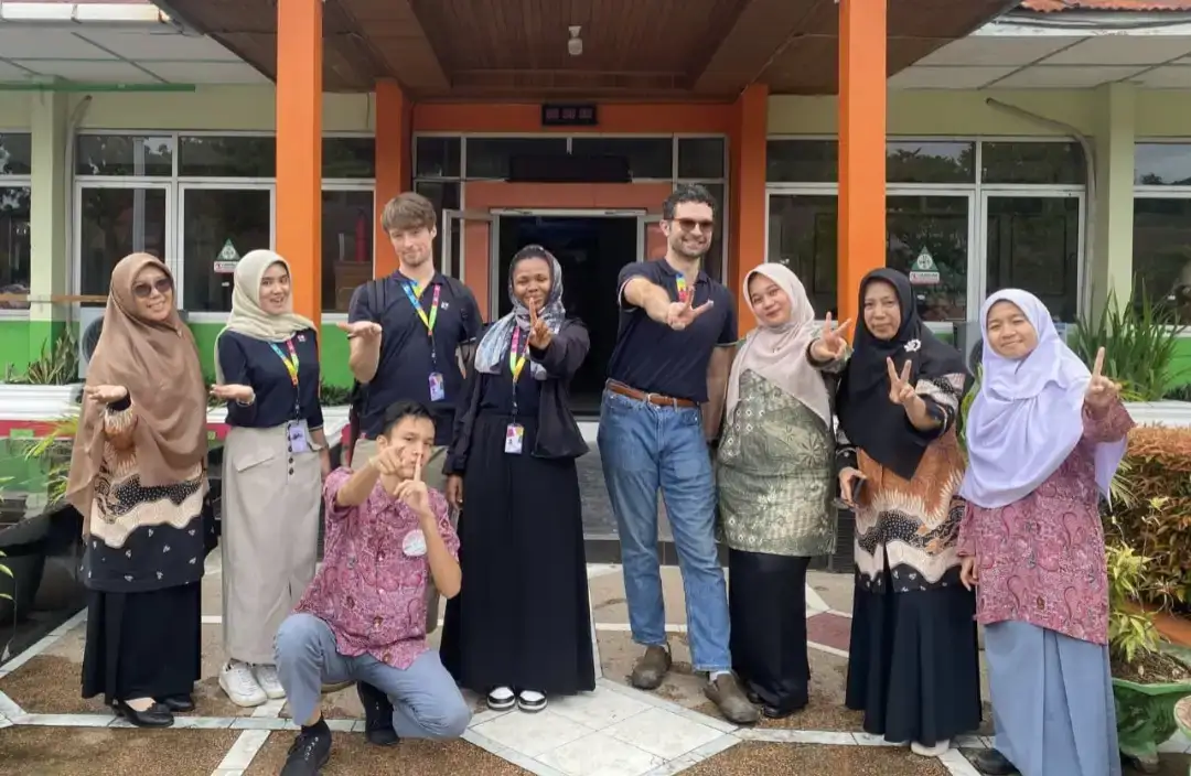 man-2-padang-dikunjungi-wna-dari-3-negara,-siswa-antusias-berlatih-bahasa-inggris
