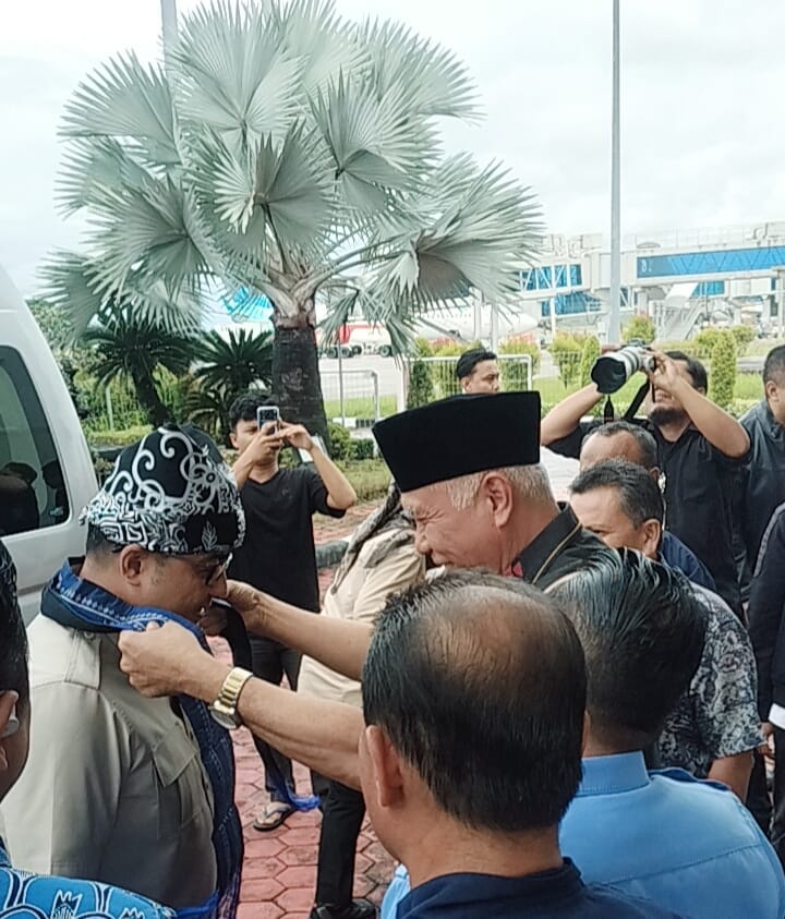 sambut-kedatangan-menteri-ekraf,-gubernur-mahyeldi:-sumbar-untuk-penguatan-ekonomi-kreatif-nasional