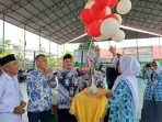 hujan-tak-surutkan-ribuan-siswa-man-2-padang-rayakan-hari-guru-2025