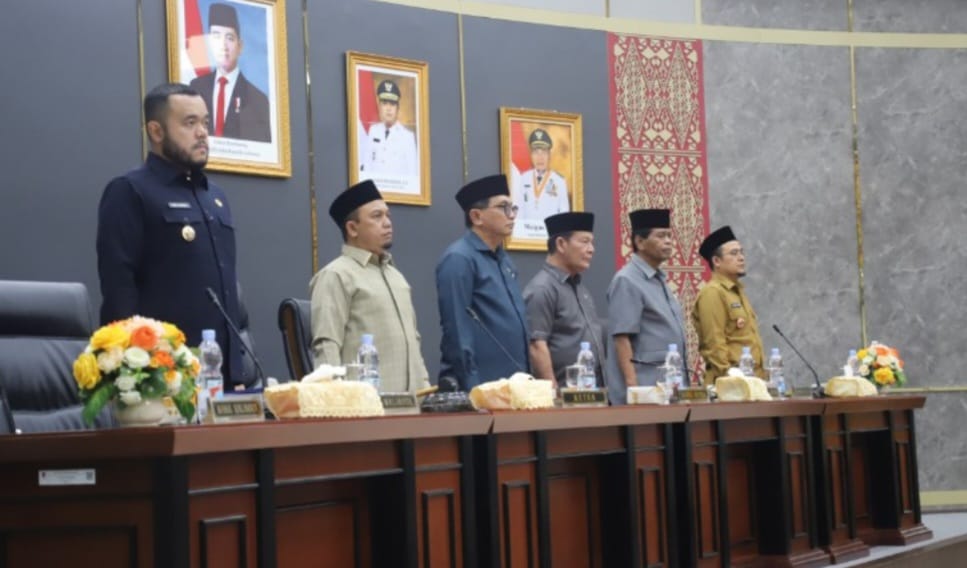 rapat-paripurna-dprd-padang,-bapemperda-sampaikan-propemperda-inisiatif-dewan-dan-usulan-pemko-untuk-2026