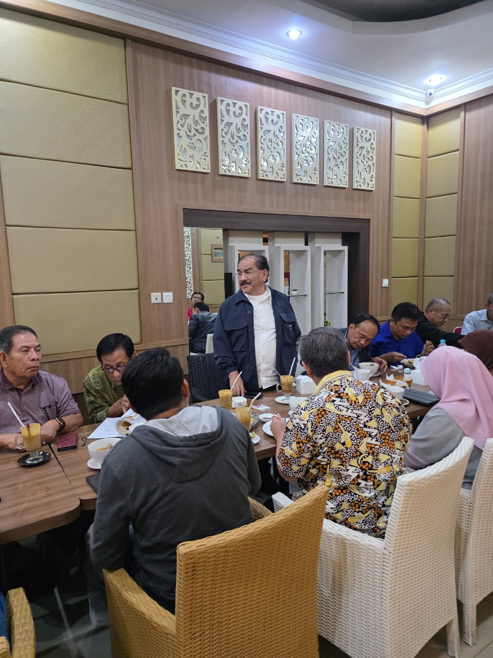 shadiq-pasadigoe-nyatakan-siap-maju-jadi-caketum-ika-unand