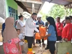 wali-kota-padang-fadly-amran-tinjau-korban-banjir-di-pauh-dan-pengungsian-di-smpn-44 