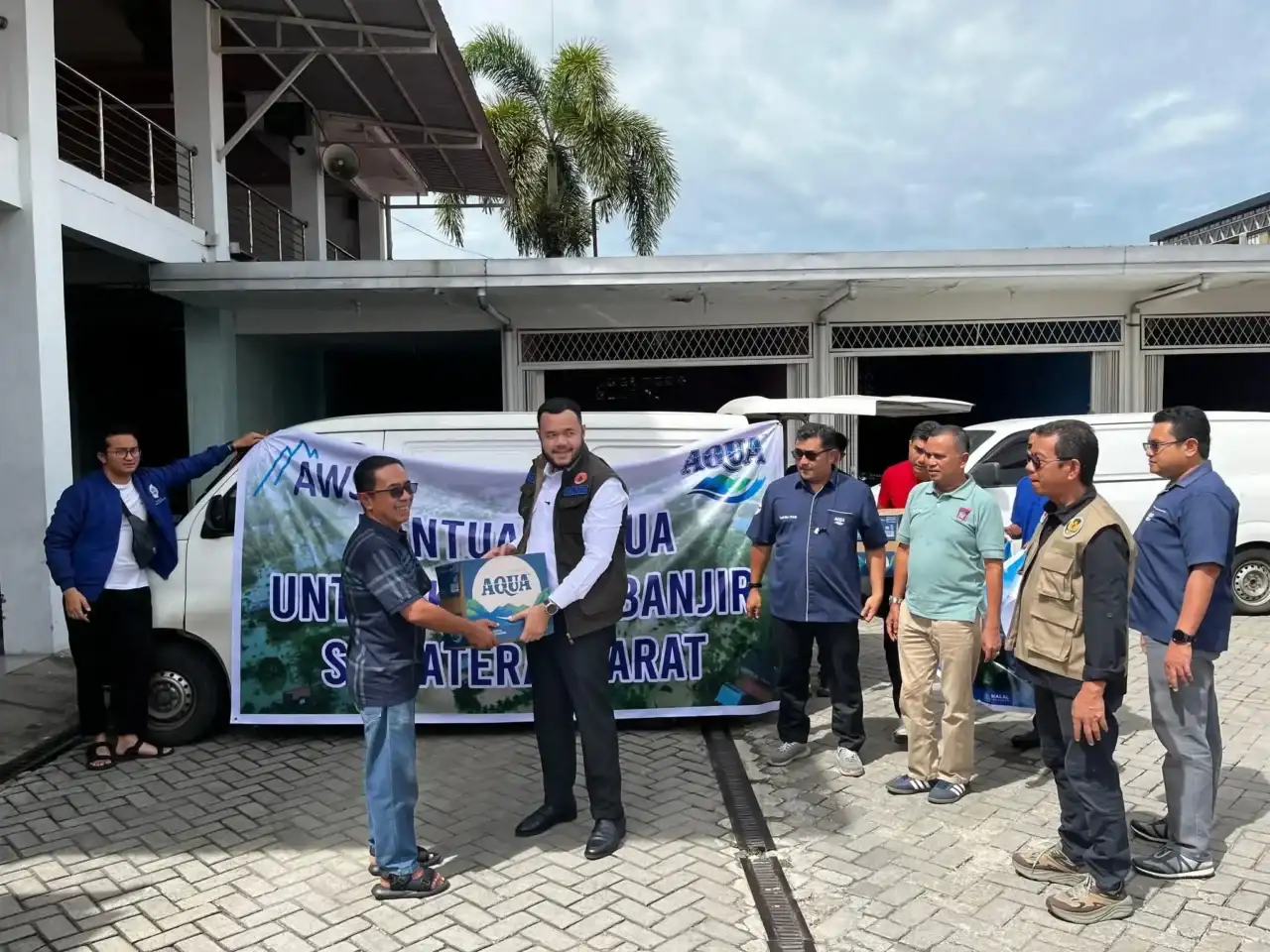 bantuan-kemanusiaan-terus-berdatangan-di-posko-palanta,-wako-terima-dari-pt-tirta-investama